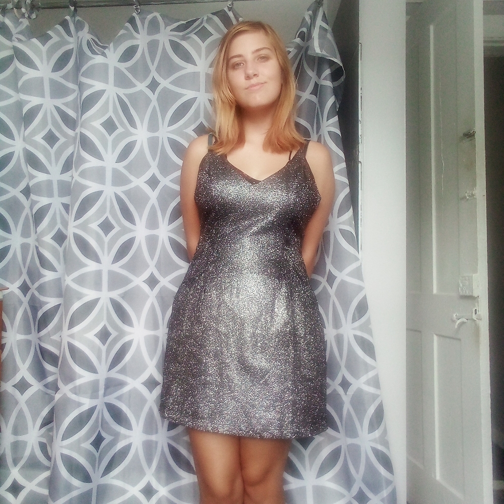 Silver sparkly short dress luxxel